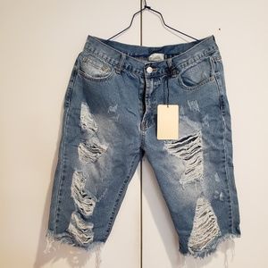 Distressed Denim Boyfriend Capri Size Large
